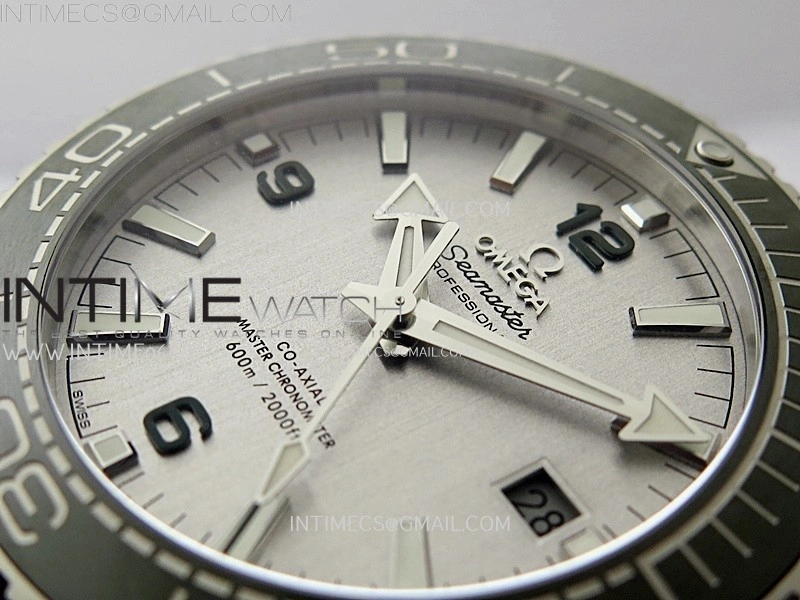 Planet Ocean 600M 43.5mm Green Ceramic Bezel SS VSF 1:1 Best Edition Silver Dial on Green Rubber Strap A8900